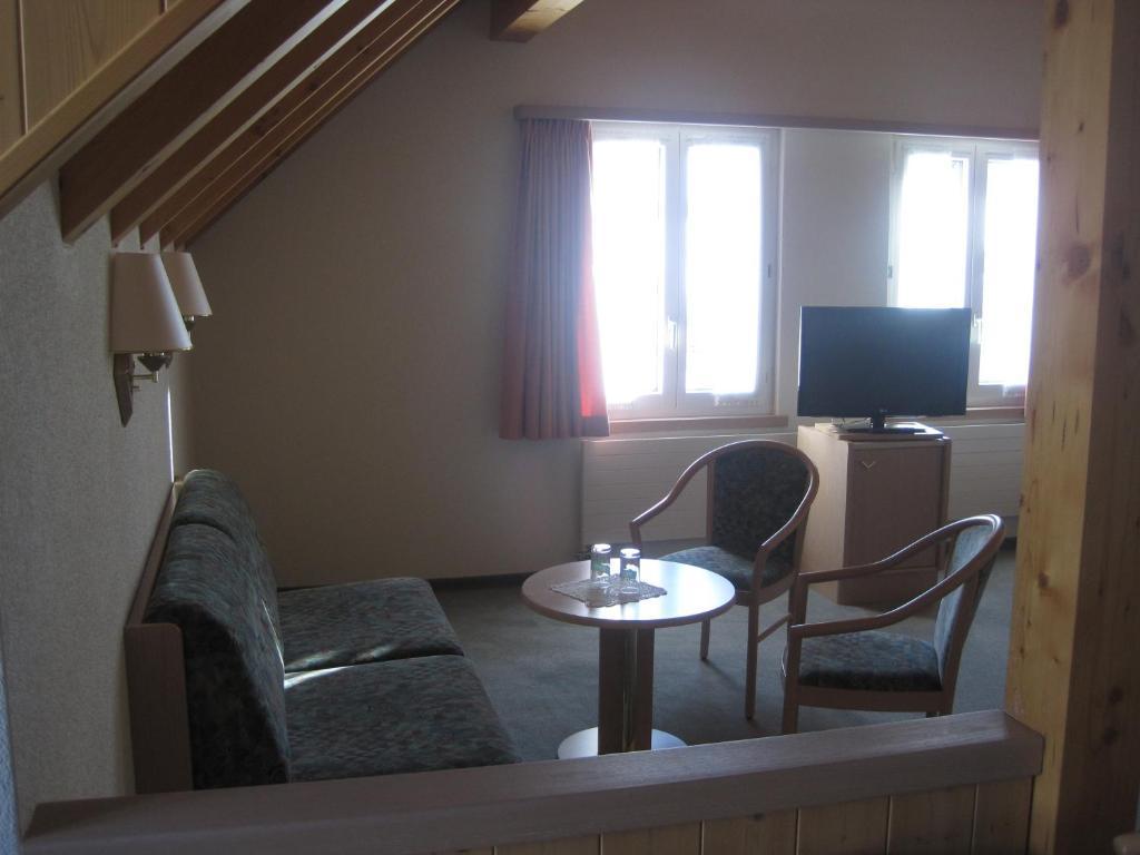 Hotel Des Alpes Realp Quarto foto